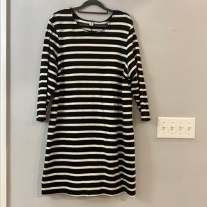 Ladies Old Navy Size XL Black w/White Stripes Dress.